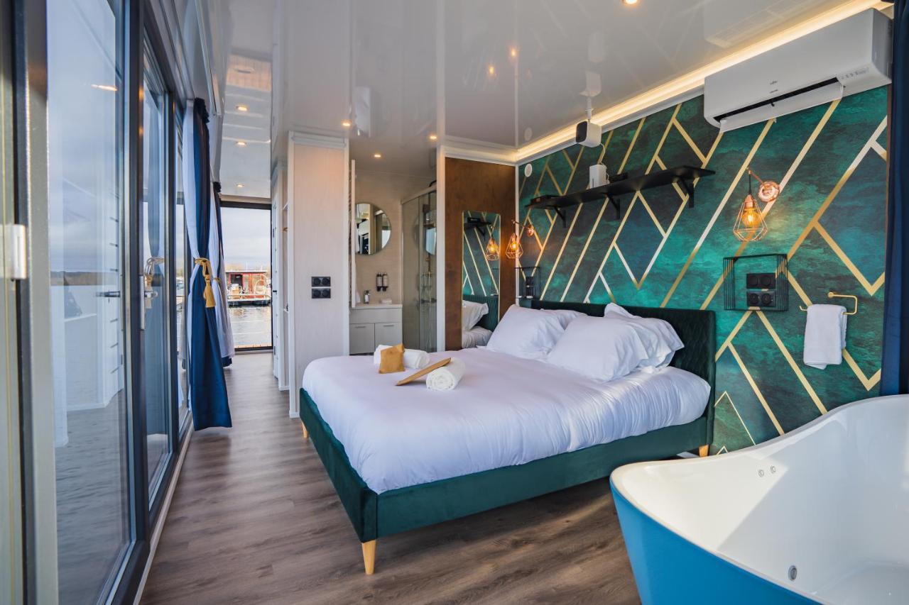 L'escale Royale - Nid D'amour Sur L'eau Avec Jacuzzi à 40 Min De Paris Bateau-hôtel Saint-Martin-la-Garenne