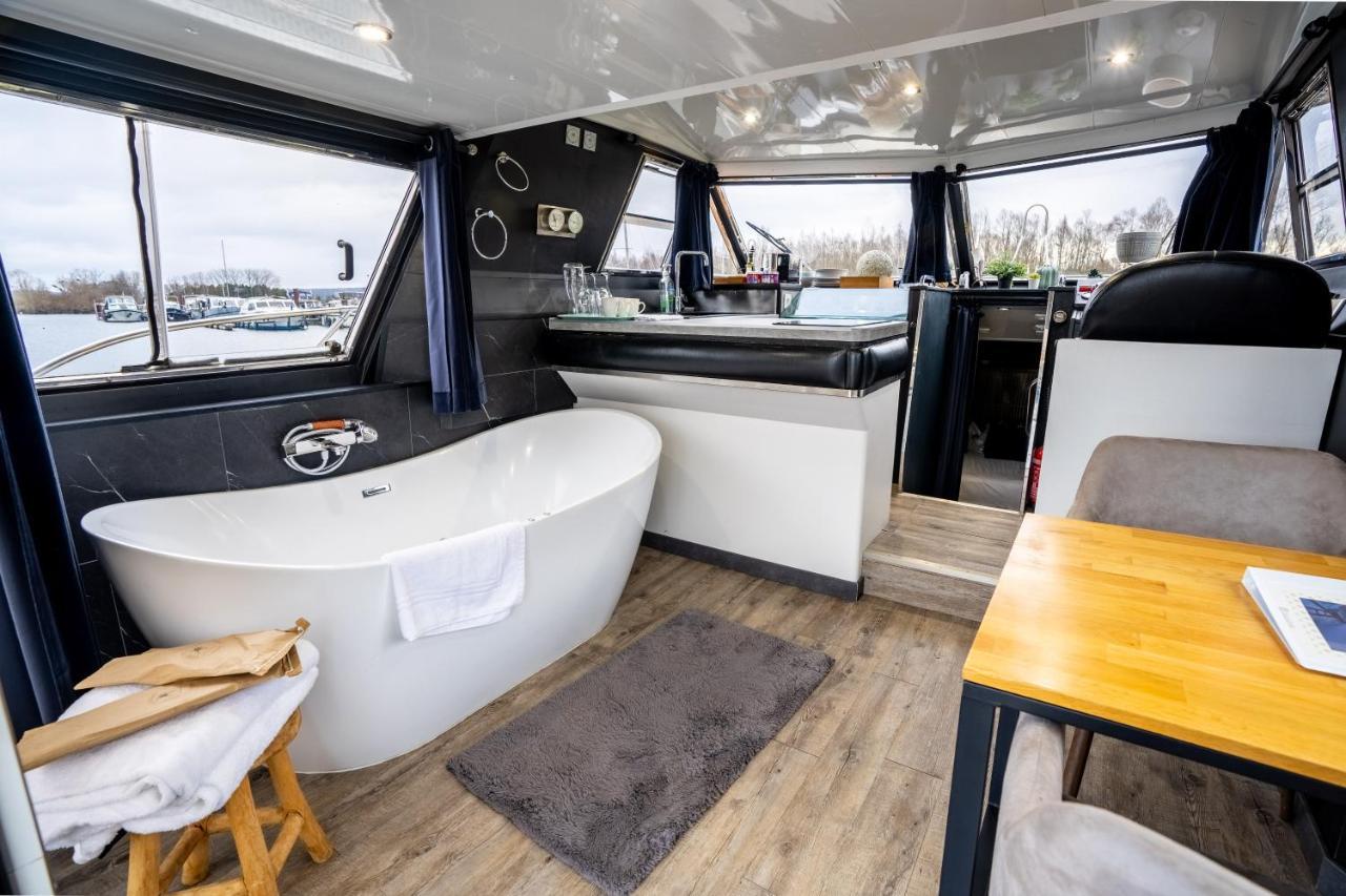 Bateau-hôtel L'escale Royale - Nid D'amour Sur L'eau Avec Jacuzzi à 40 Min De Paris *