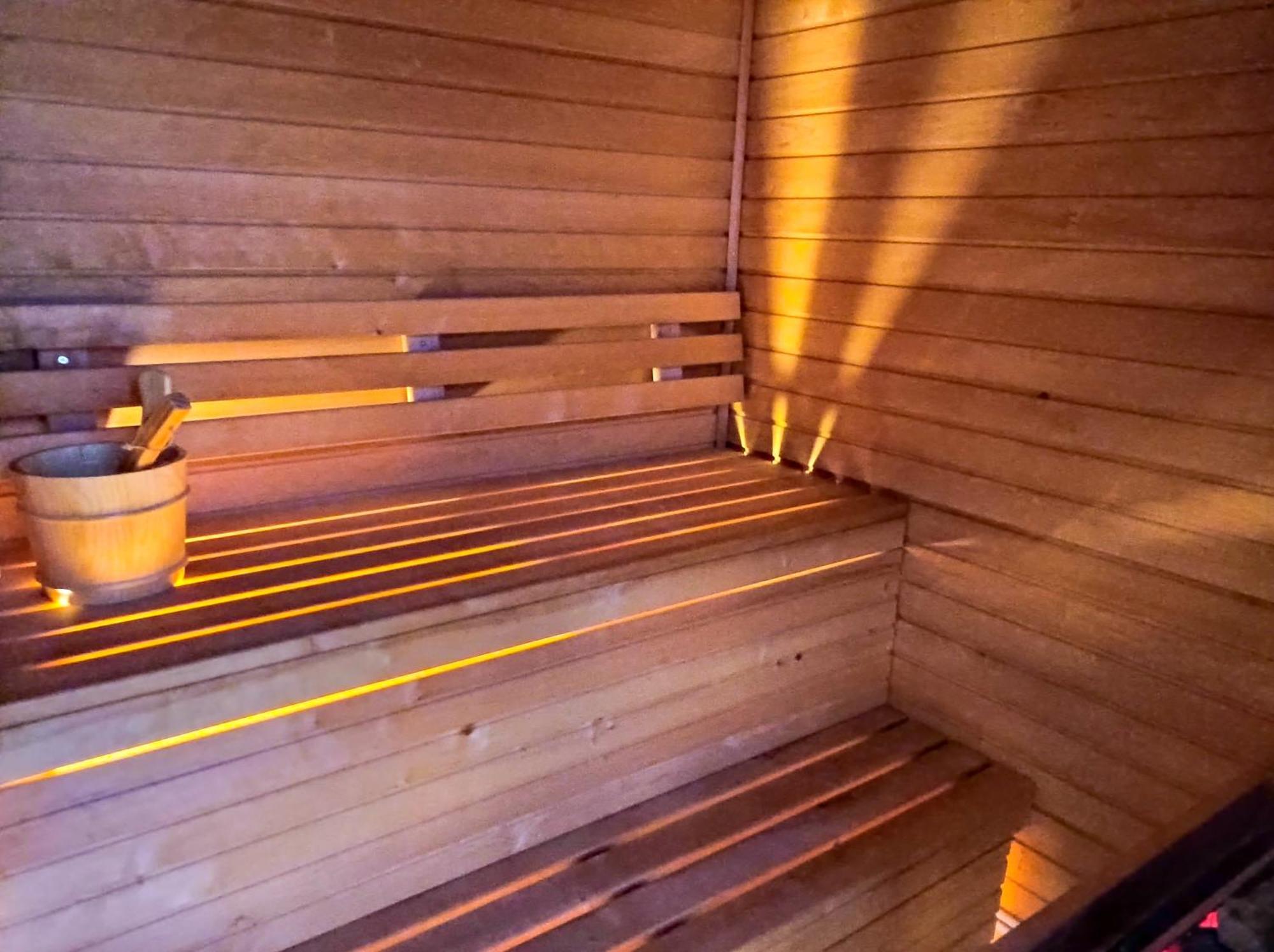 L'escale Royale - Nid D'amour Sur L'eau Avec Jacuzzi à 40 Min De Paris Bateau-hôtel