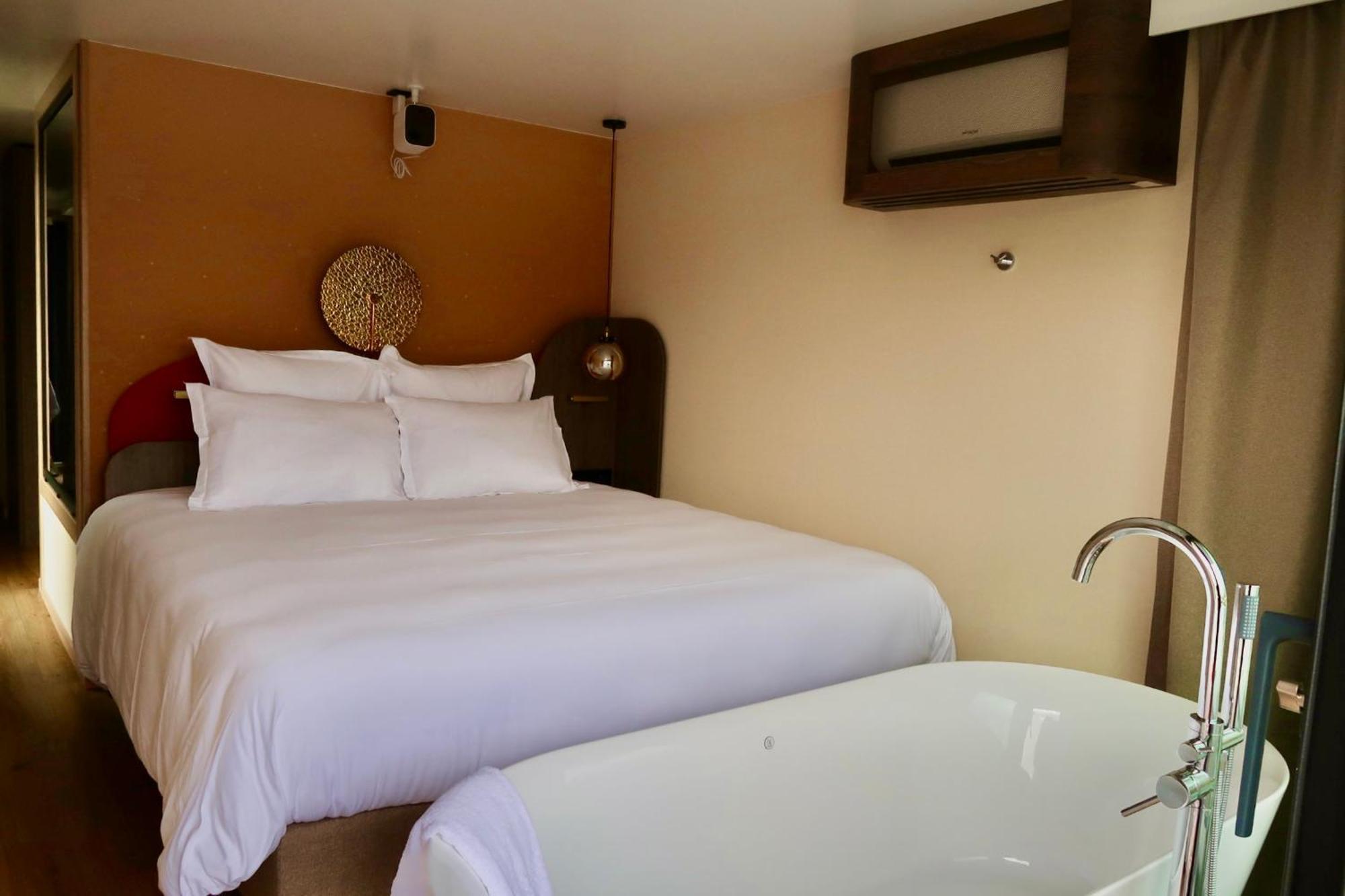 L'escale Royale - Nid D'amour Sur L'eau Avec Jacuzzi à 40 Min De Paris Bateau-hôtel