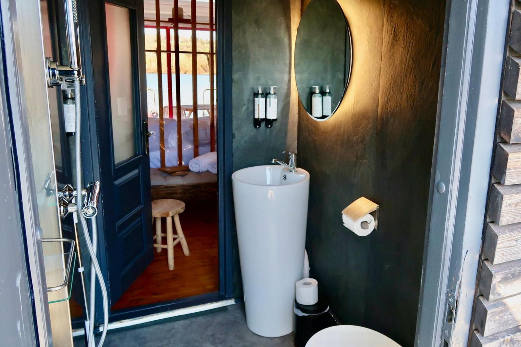 Bateau-hôtel L'escale Royale - Nid D'amour Sur L'eau Avec Jacuzzi à 40 Min De Paris *