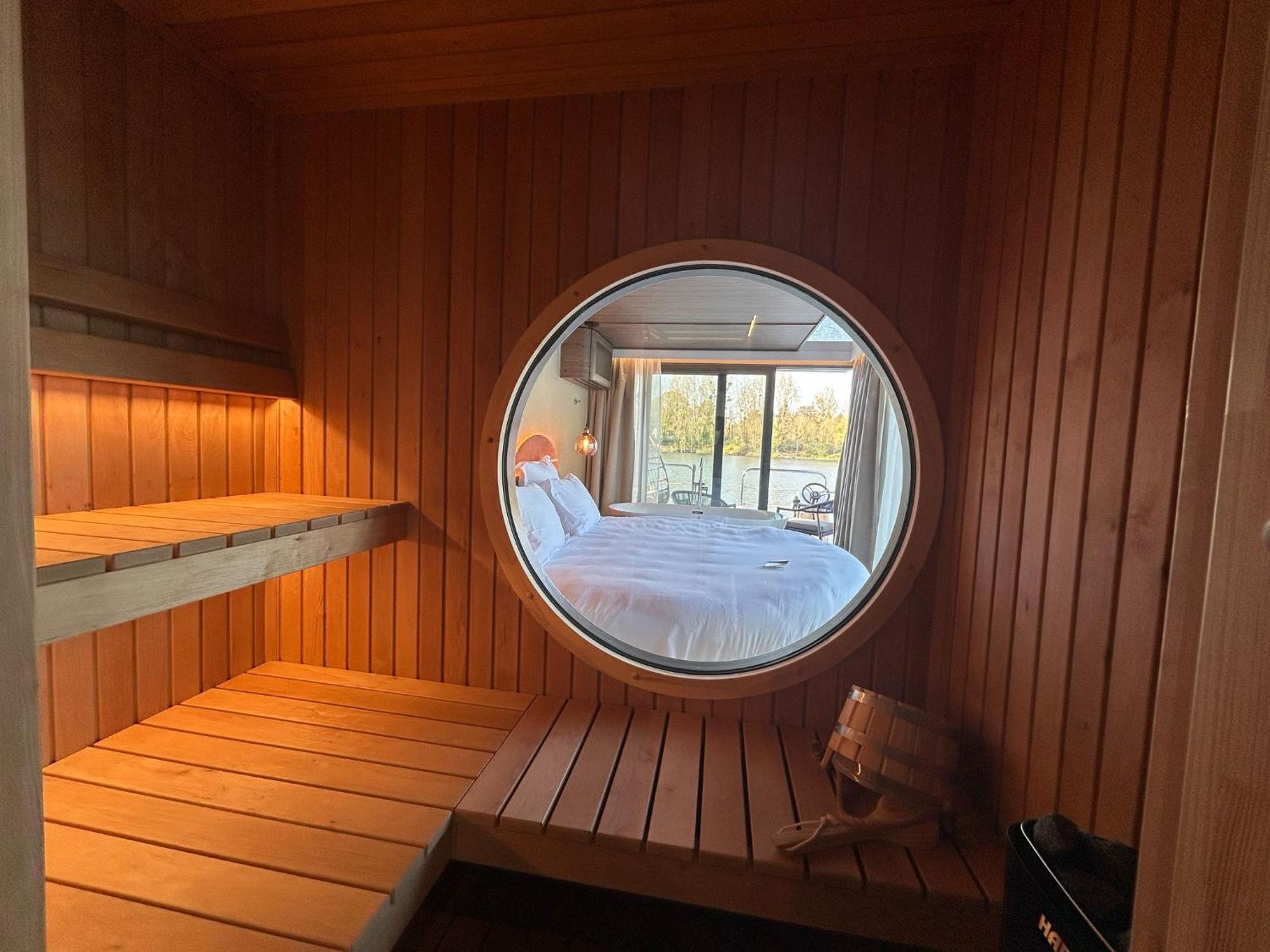 L'escale Royale - Nid D'amour Sur L'eau Avec Jacuzzi à 40 Min De Paris * Saint-Martin-la-Garenne