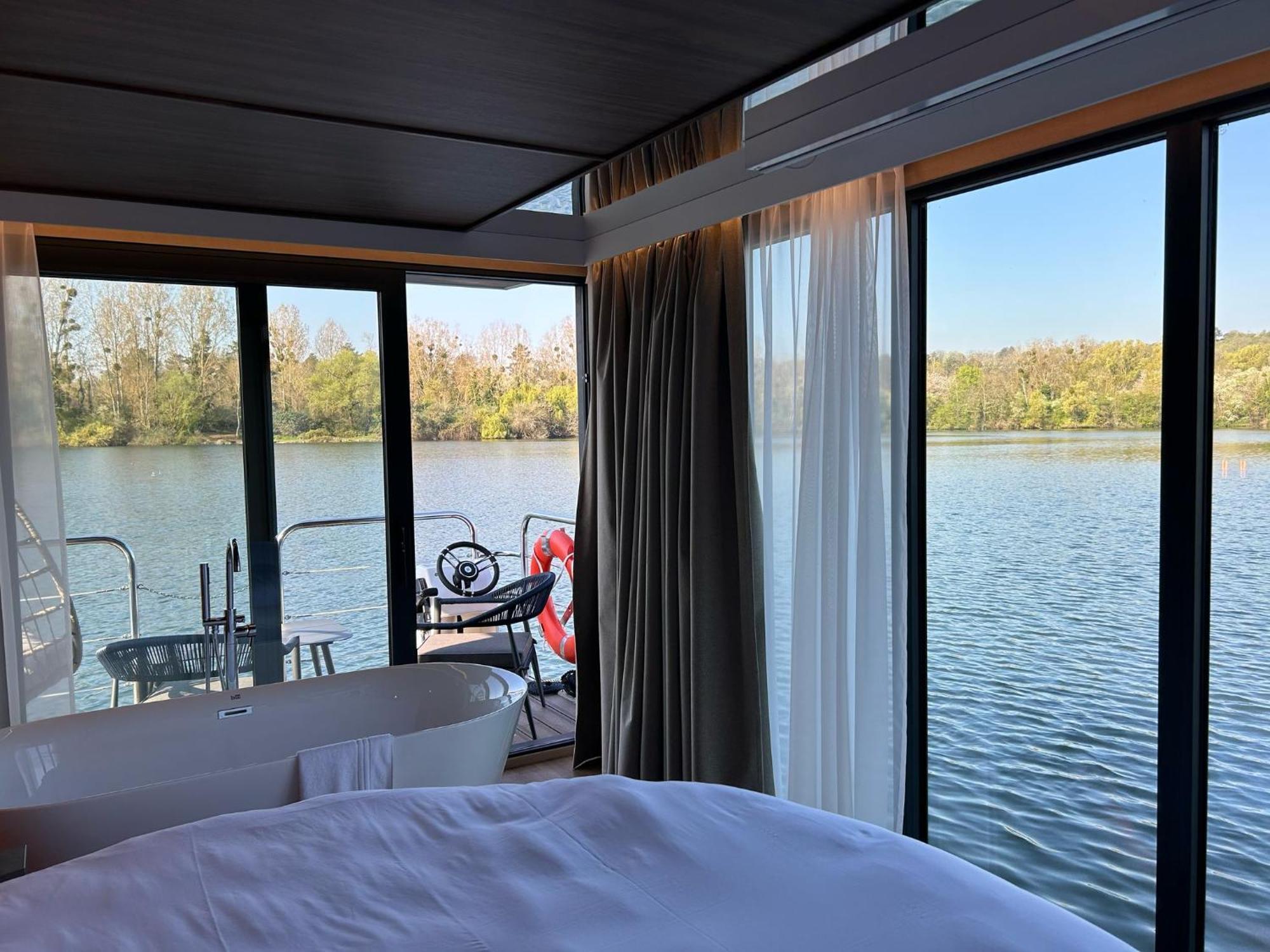 L'escale Royale Port Ilon - Seine - Giverny Botel *